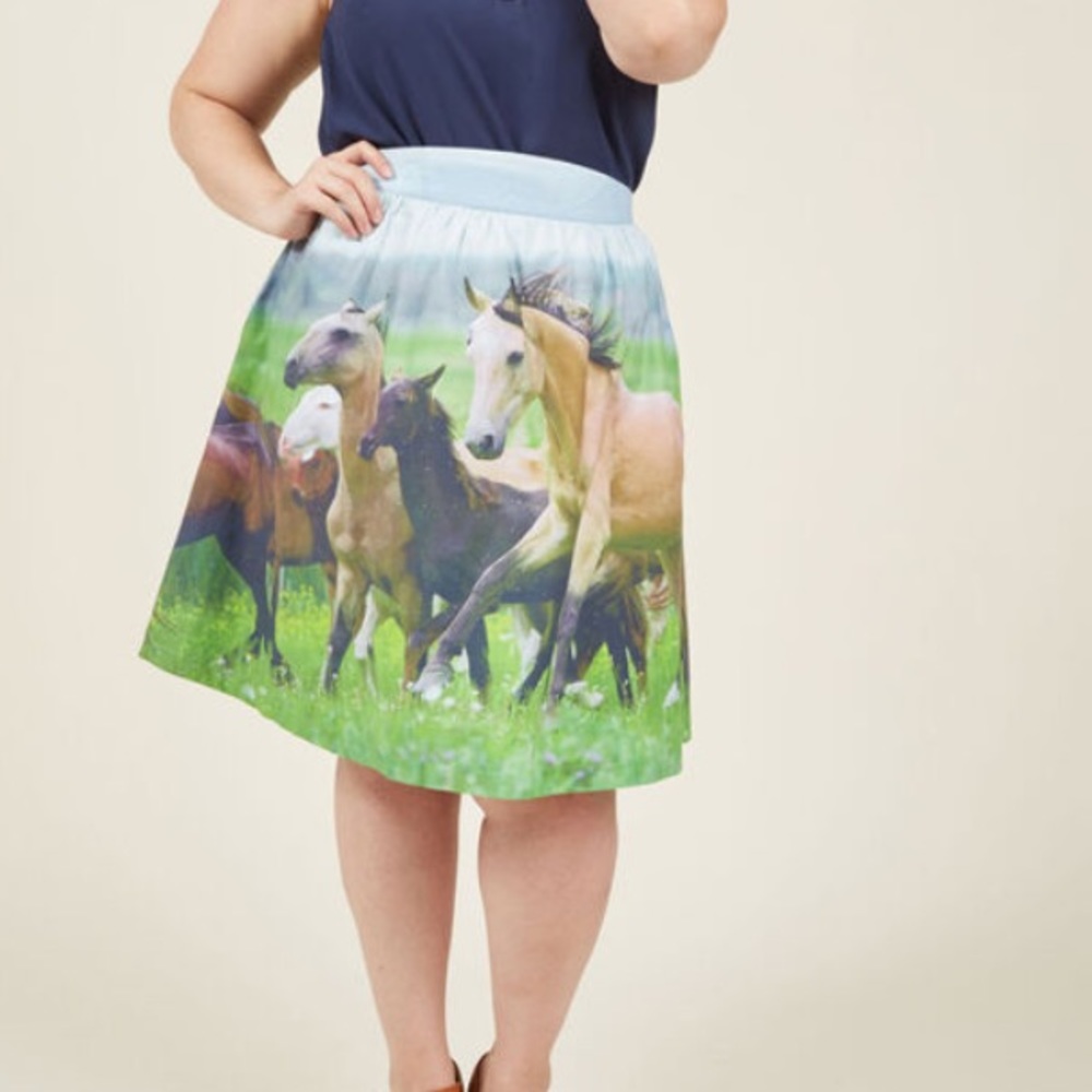Style Study Skirt in Horses
